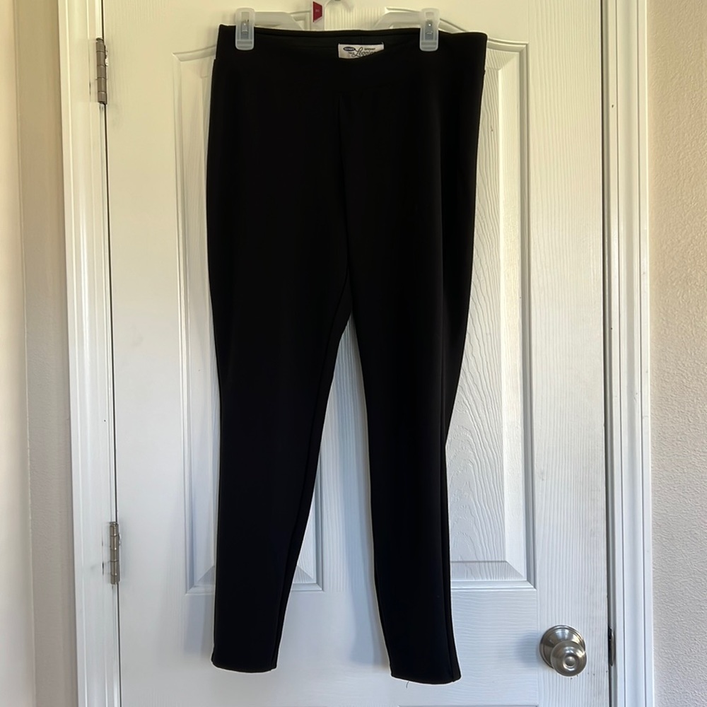 Women’s black leggings